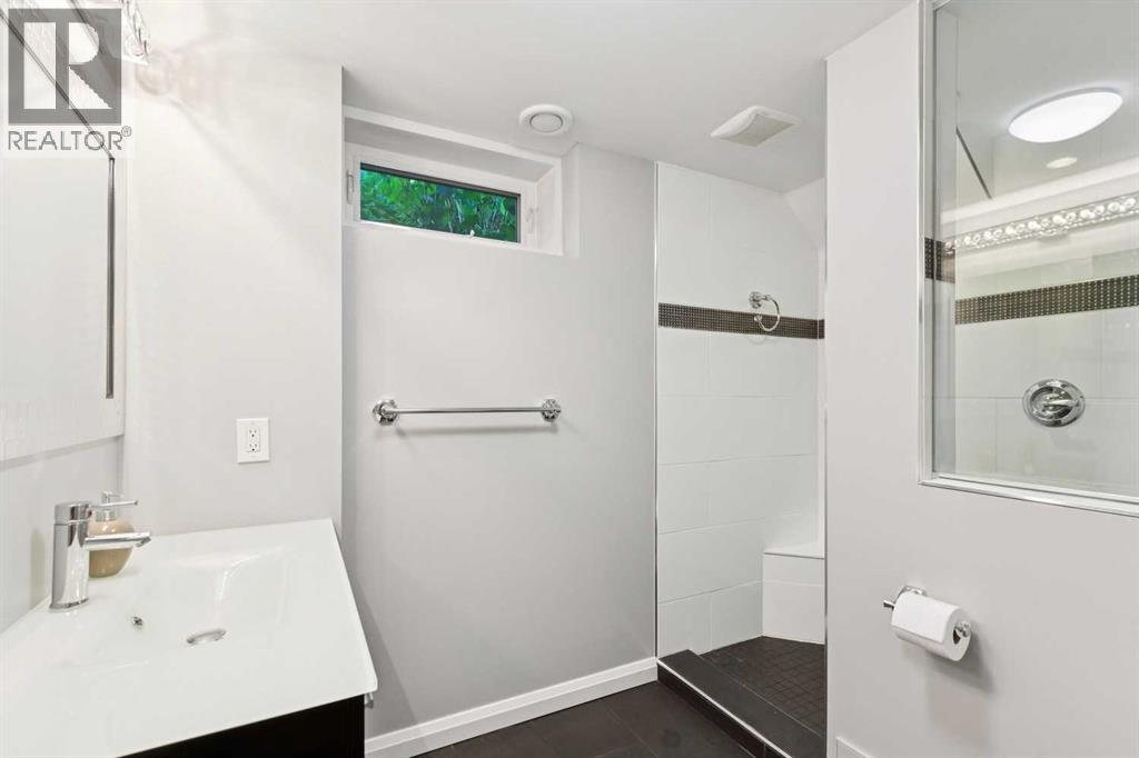 4212 45 Street SW - 24