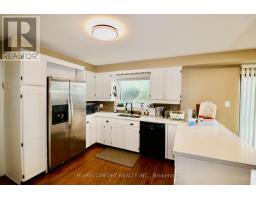 Kitchen - 12 Banbury Court, Aurora, ON L4G3M9 Photo 11
