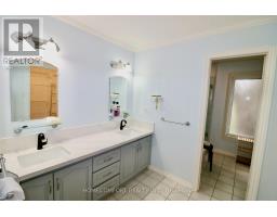 12 Banbury Court, Aurora, ON L4G3M9 Photo 24