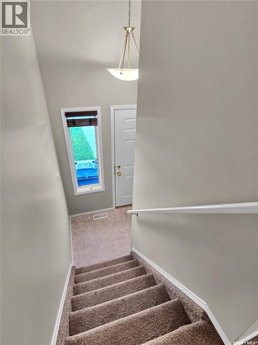 209 Hedley STREET, Saskatoon — photo 2
