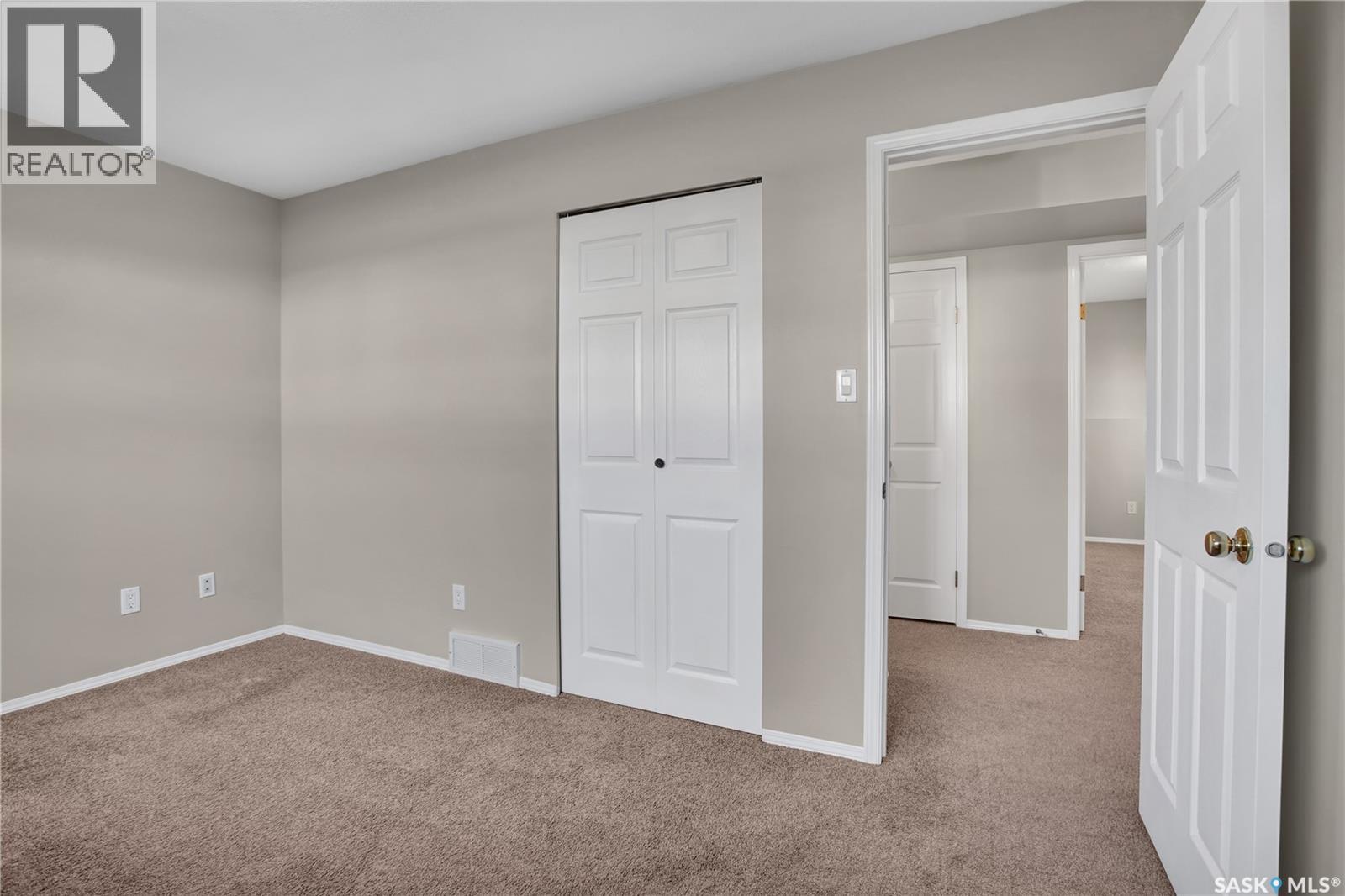 209 Hedley STREET, Saskatoon — photo 11