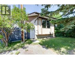 933 Marcombe Drive NE - photo 1
