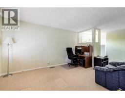 933 Marcombe Drive NE - photo 9