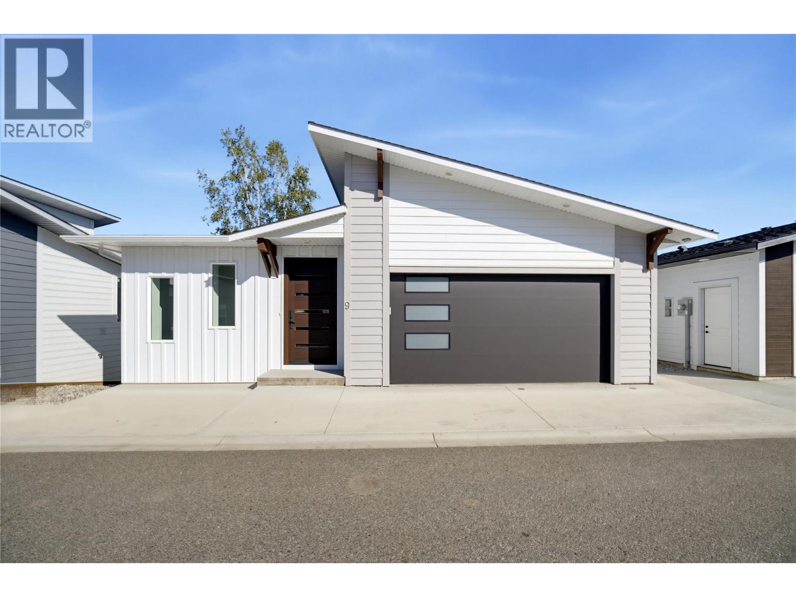 #9 1840 10 Street Southwest, Salmon Arm, British Columbia, V1E0H2, Salmon Arm, British Columbia — photo 2 of 5