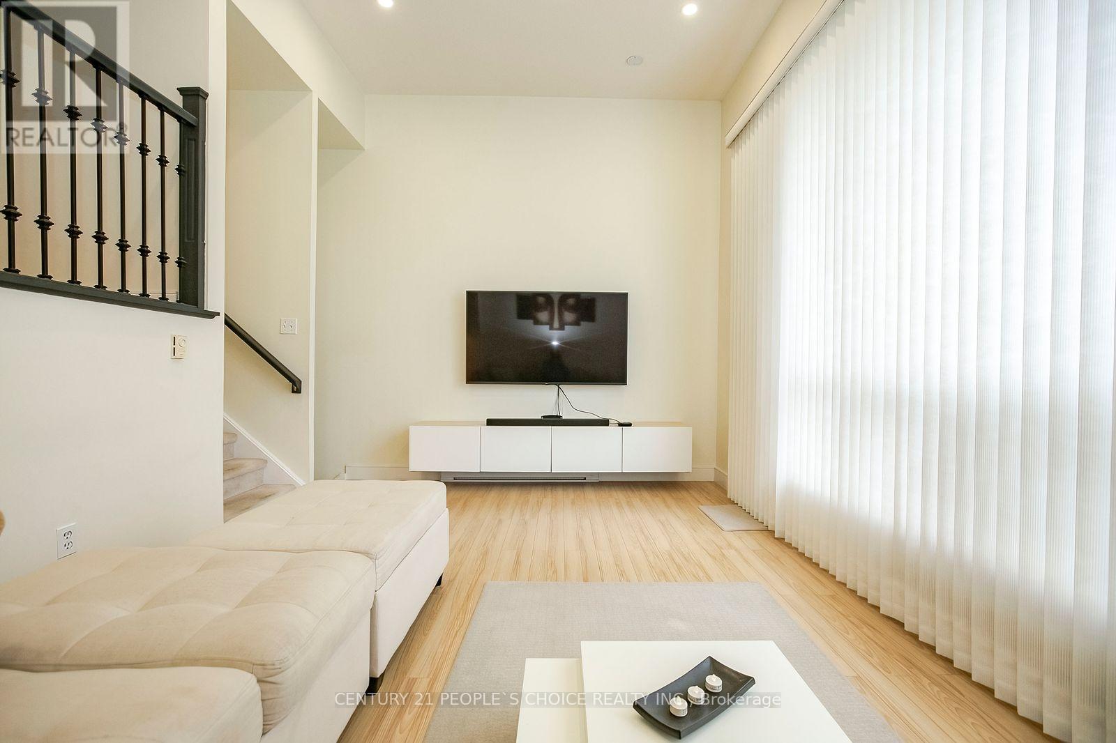 98 DARRAS COURT - 10