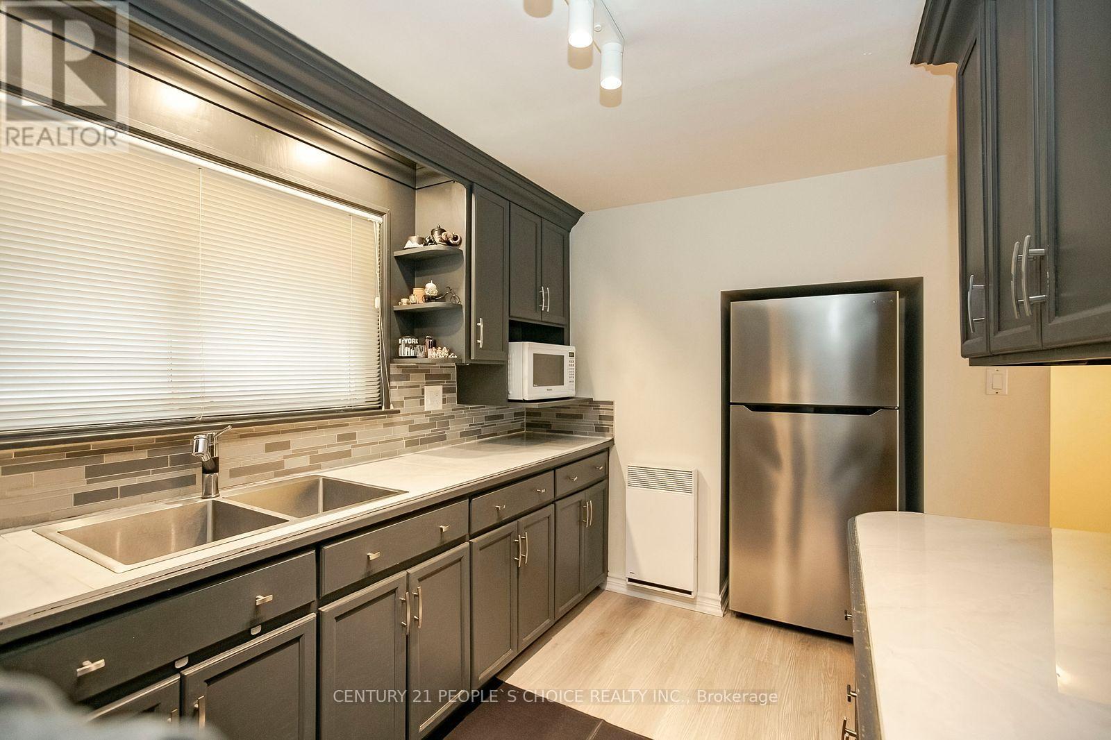 98 DARRAS COURT - 19