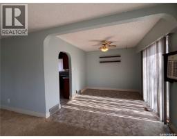 Den - 418 4th Avenue W, Kindersley, SK S0L1S0 Photo 8