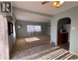 Family room - 418 4th Avenue W, Kindersley, SK S0L1S0 Photo 9