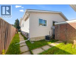 Bedroom - 64 Whitworth Way Ne, Calgary, AB T1Y6A8 Photo 6