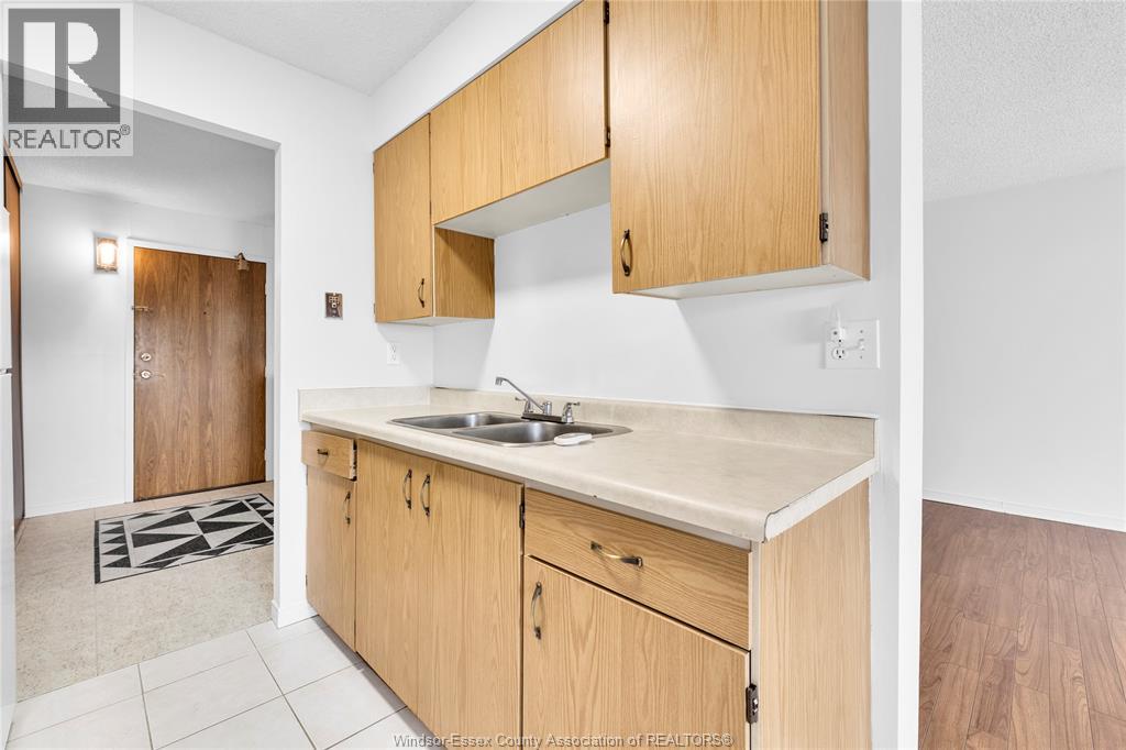 #816 150 PARK West - Image 11