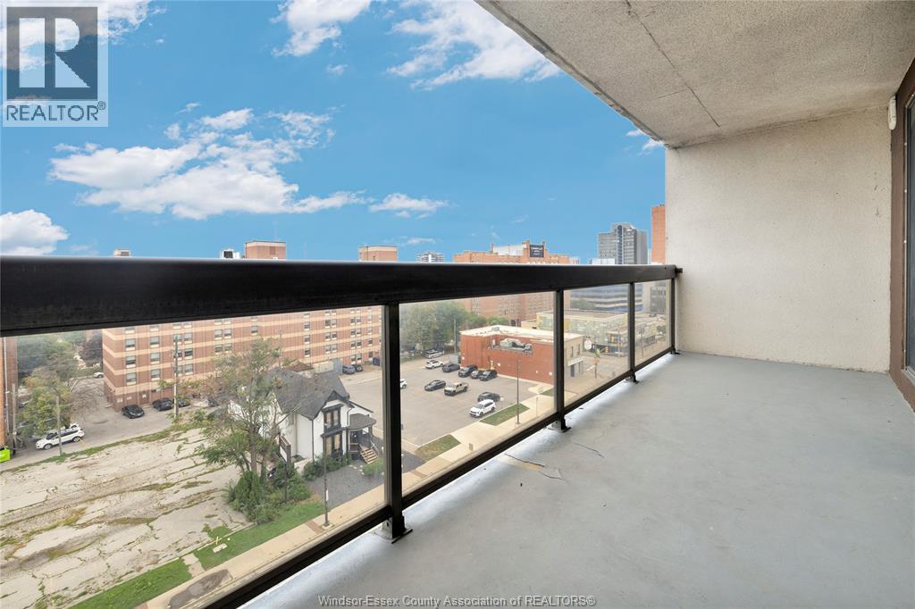 #816 150 PARK West - Image 16