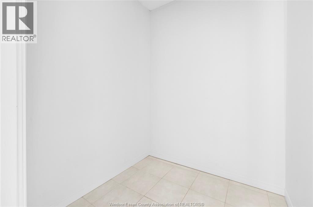 #816 150 PARK West - Image 19
