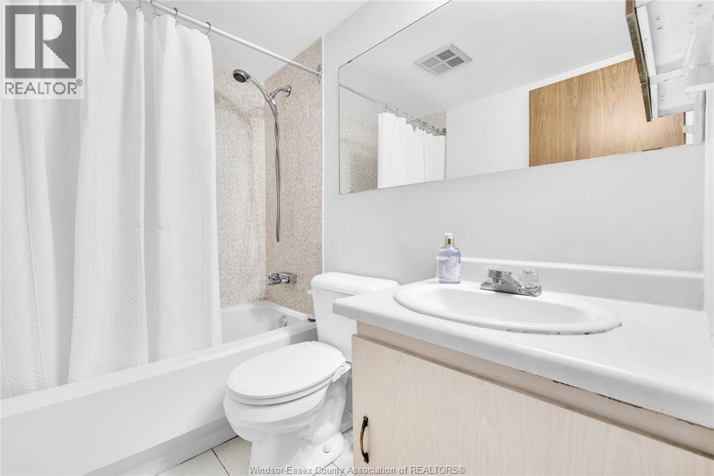 #816 150 PARK West - 17