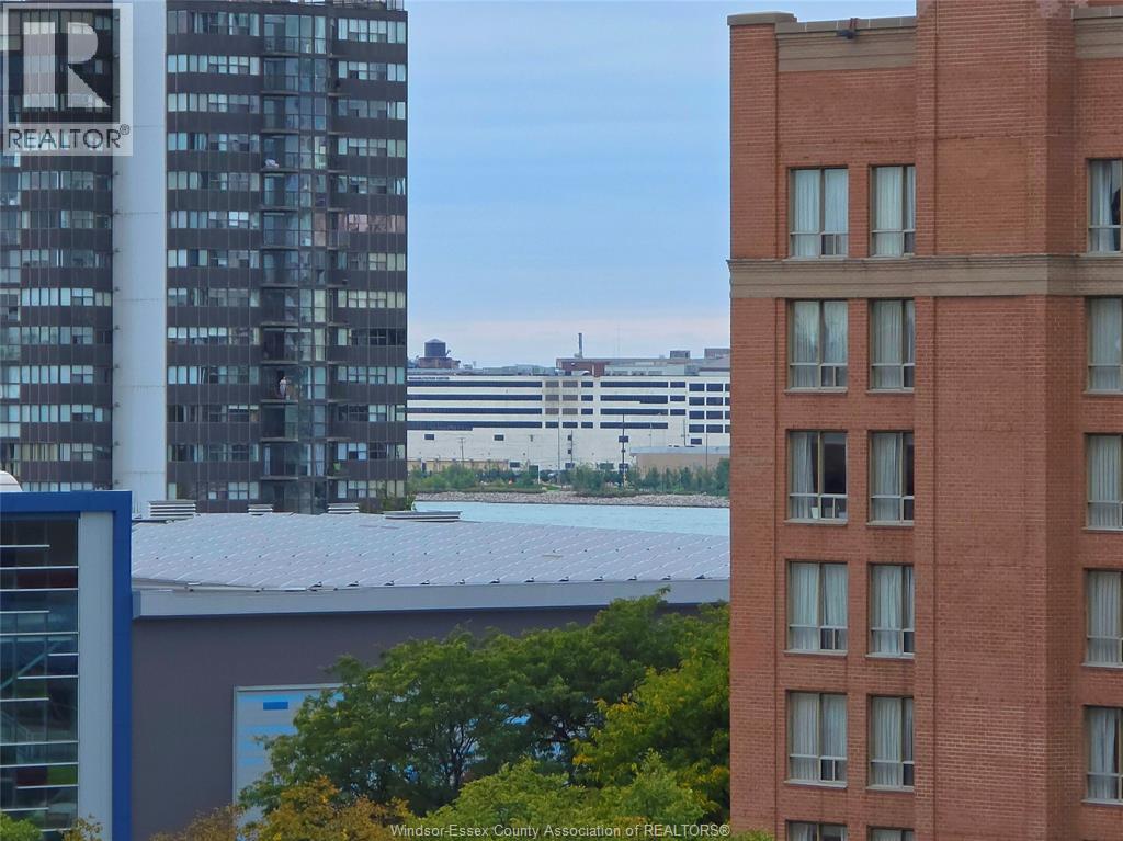 #816 150 PARK West - 23