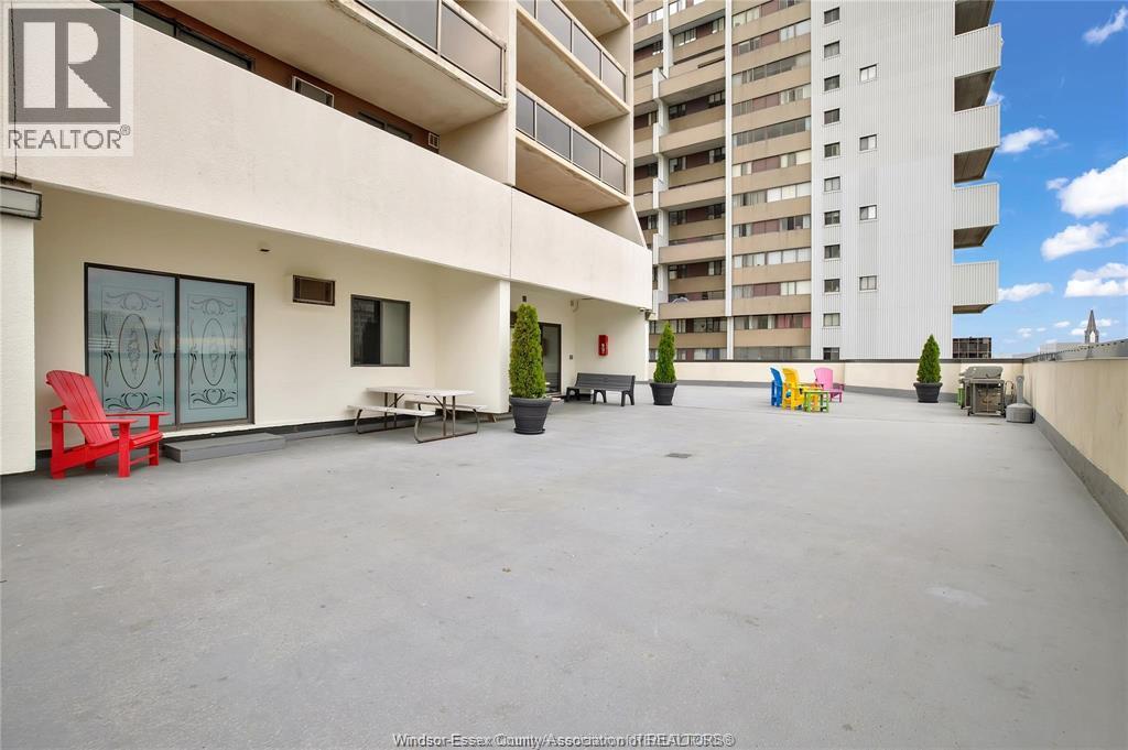 #816 150 PARK West - Image 29