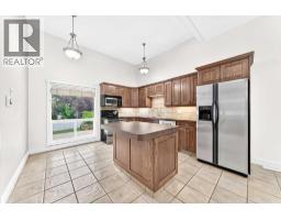 2pc Bathroom - 84 Brae Glen Lane Sw, Calgary, AB T2W1B6 Photo 6