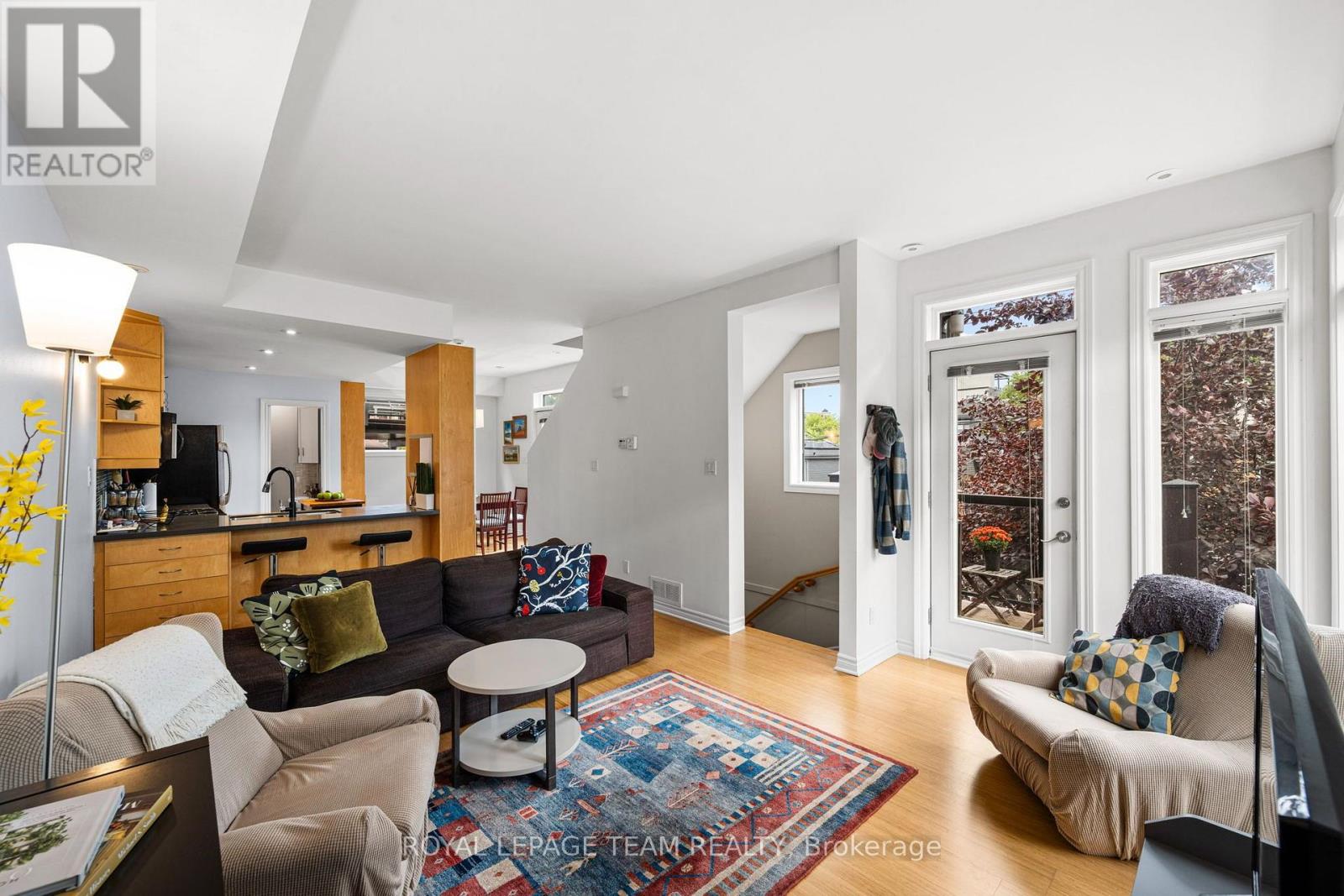 92 Holland Unit B photo 3
