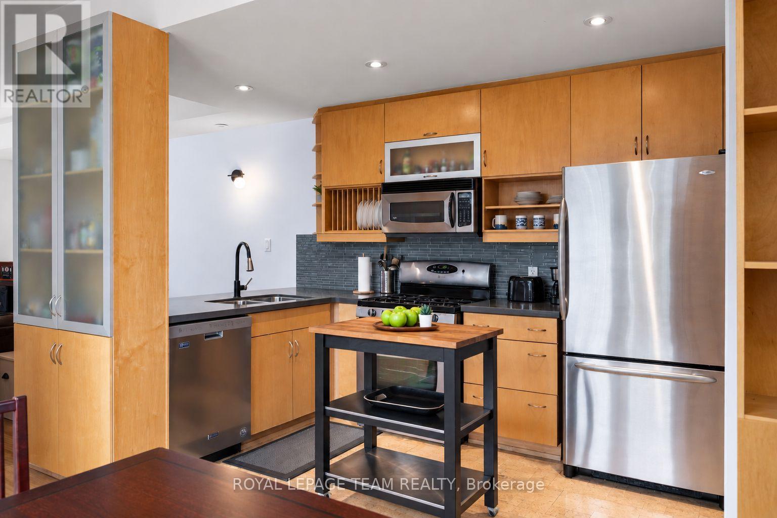 92 Holland Unit B photo 4