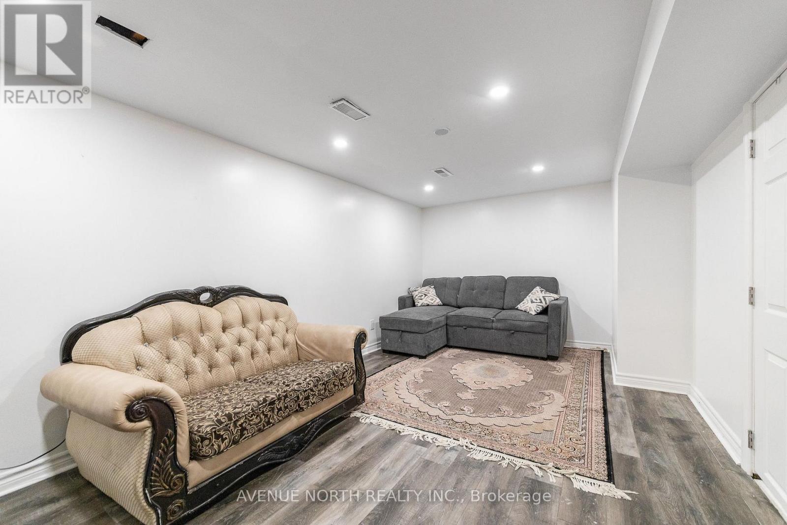 #100 2415 SOUTHVALE CRESCENT - 27