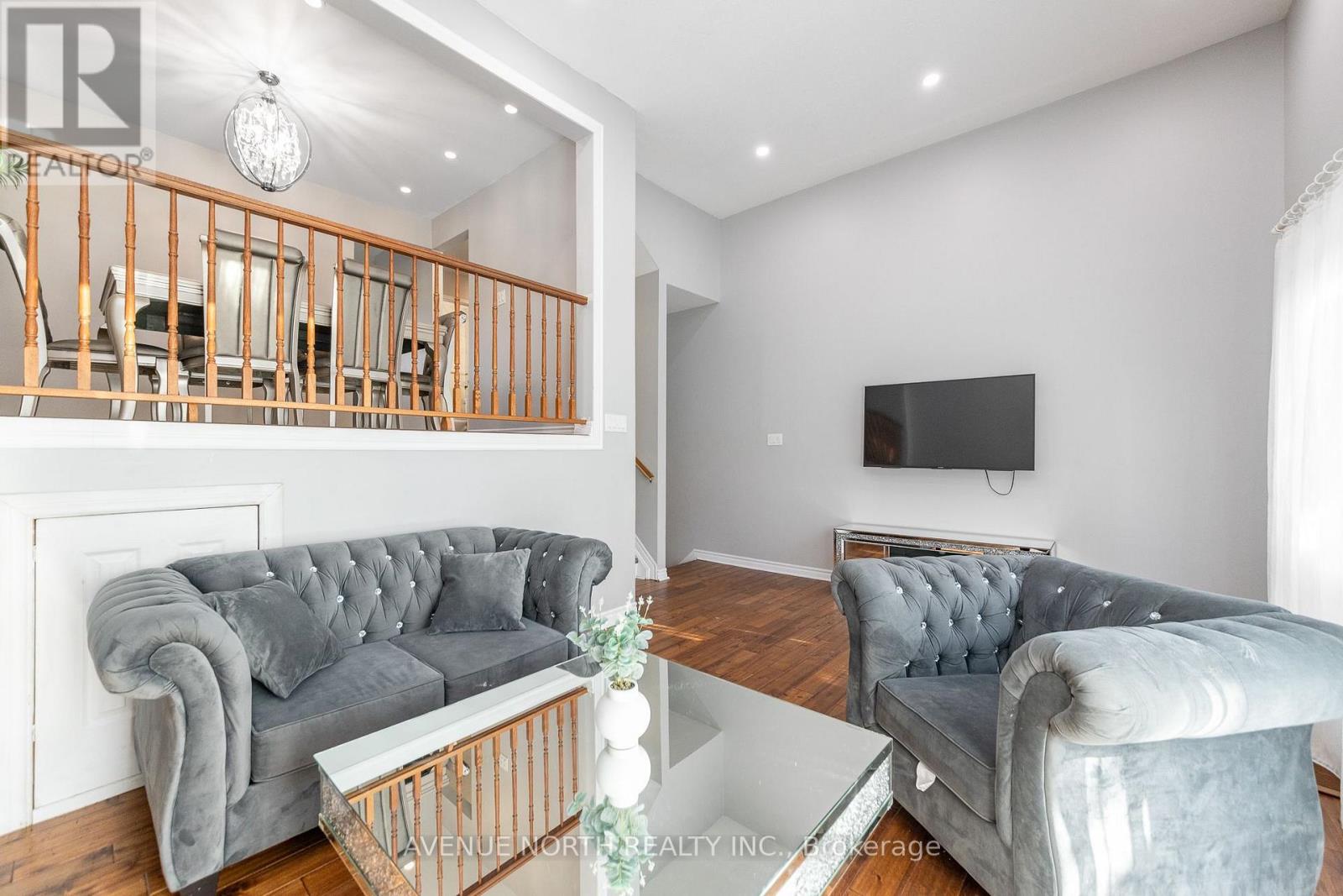 3 Bed, 2 Bath Apartment for Sale in Ottawa – 100 – 2415 SOUTHVALE CRESCENT, Ottawa – MLS# X13815870 - Image 8