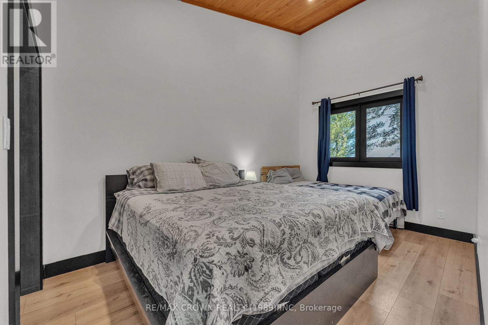 560 PINECREEK CRESCENT - 29