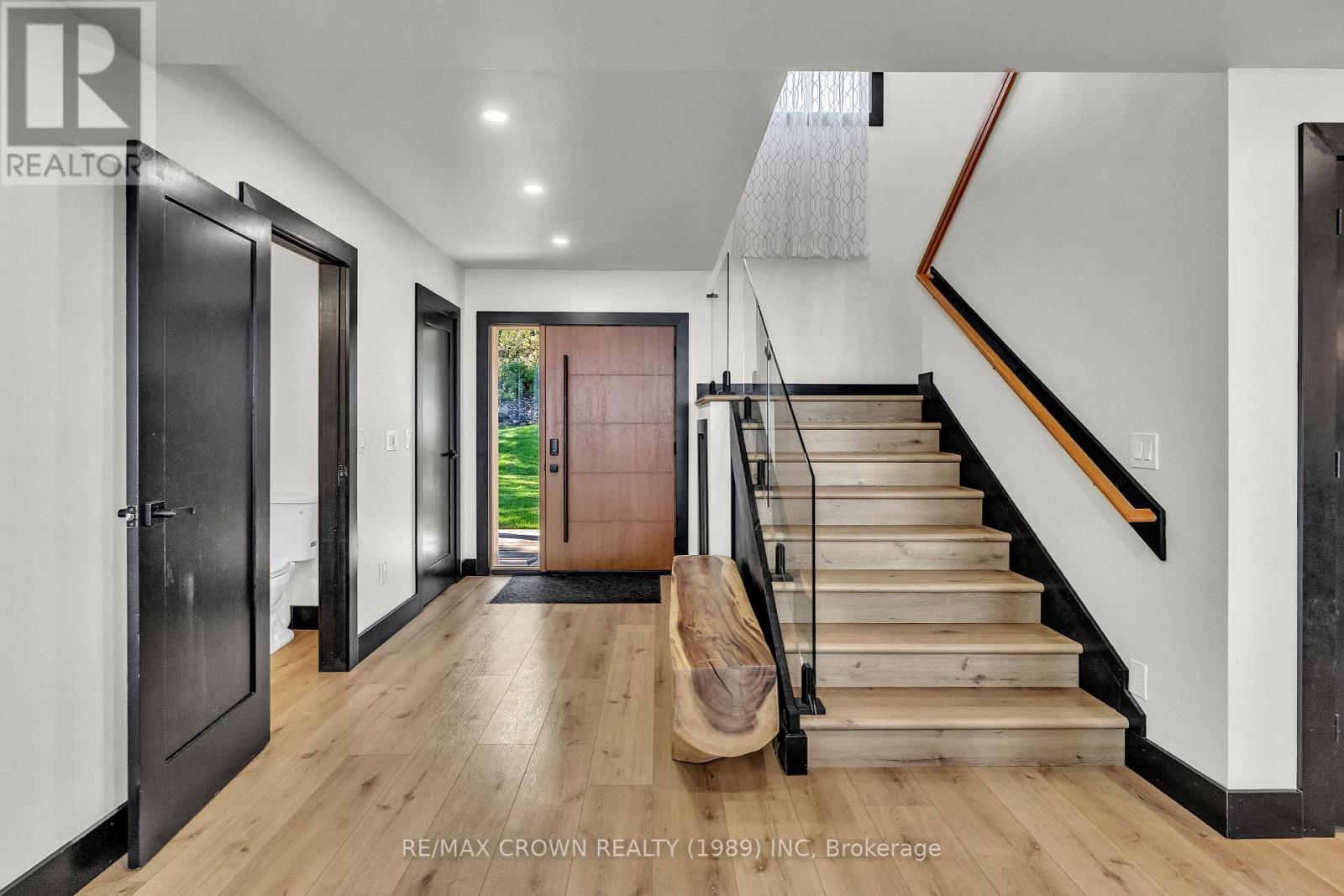 560 PINECREEK CRESCENT - 3