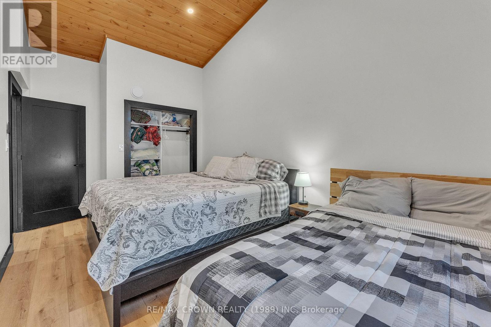 560 PINECREEK CRESCENT - 30