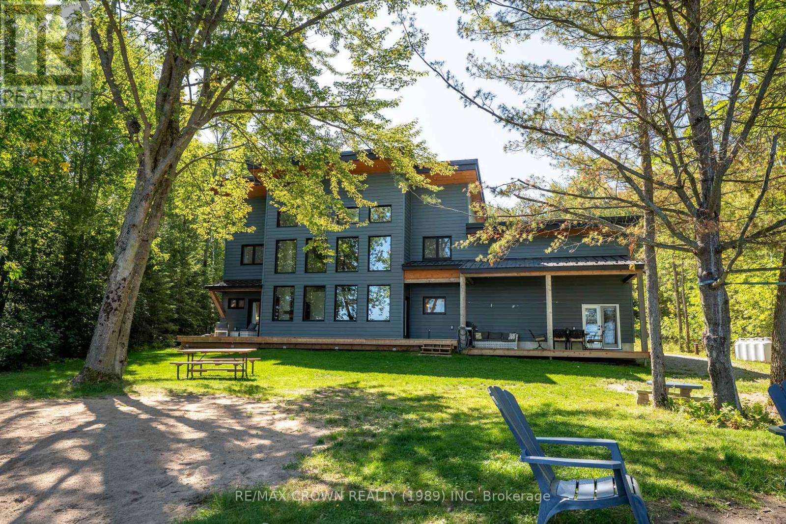 560 PINECREEK CRESCENT - 39