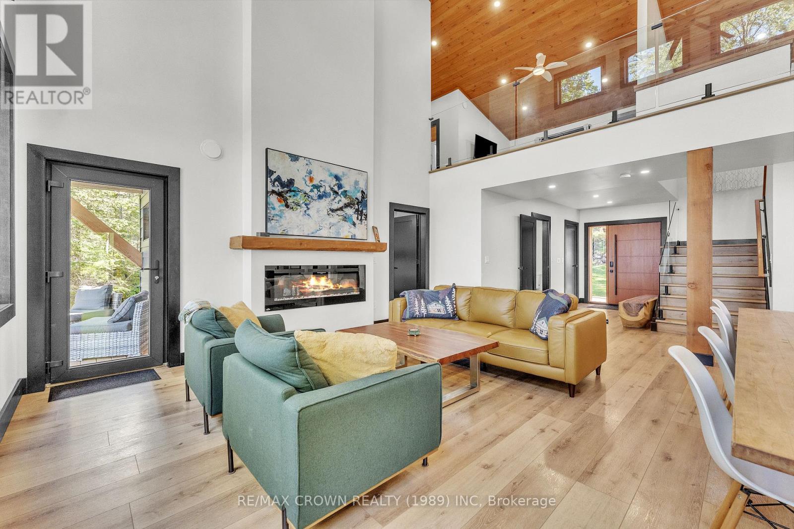 560 PINECREEK CRESCENT - 4
