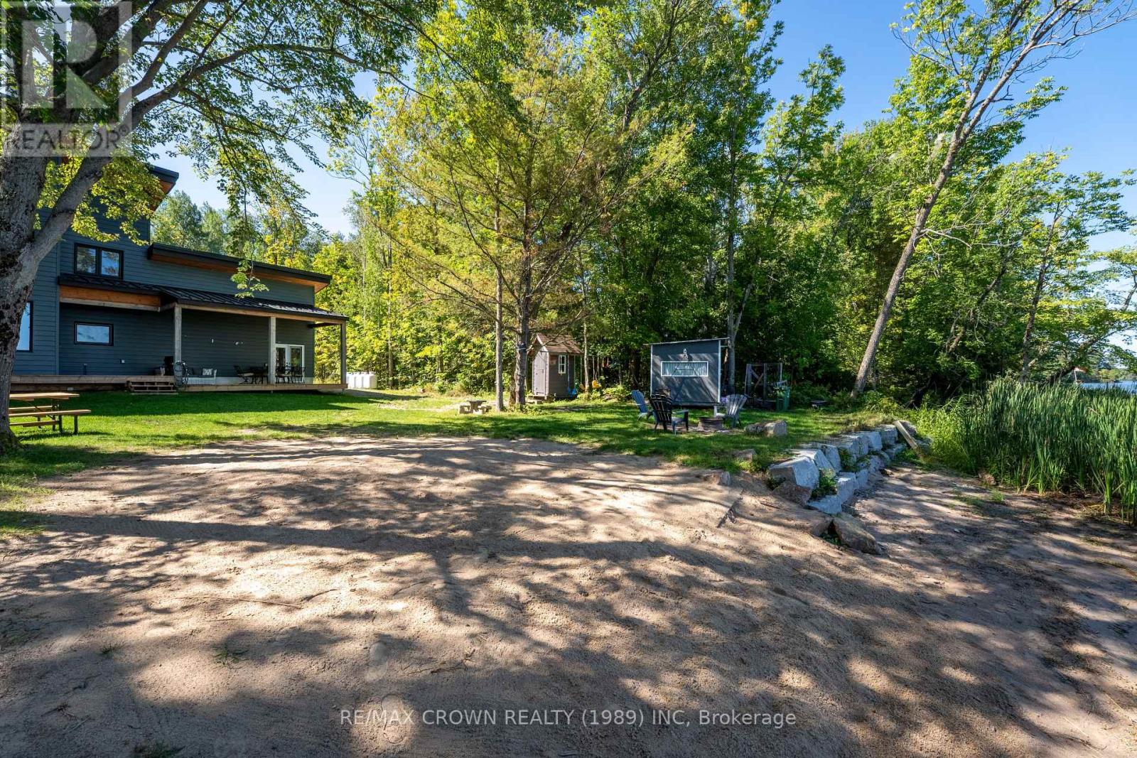 560 PINECREEK CRESCENT - 40