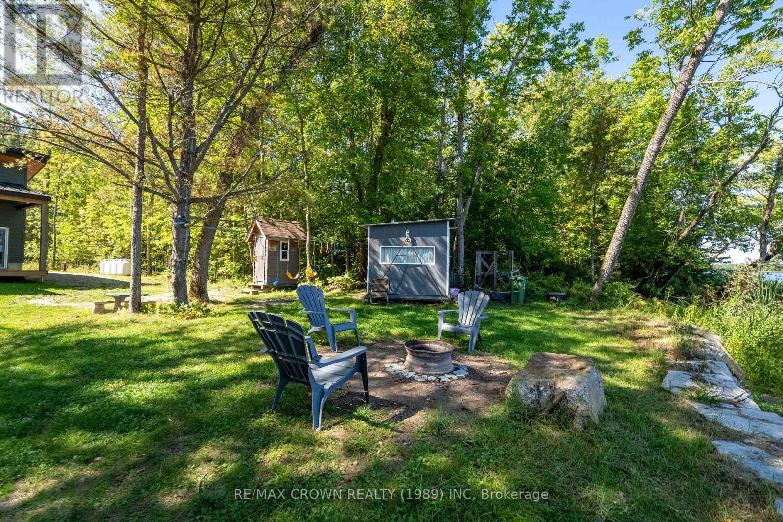 560 PINECREEK CRESCENT - 41