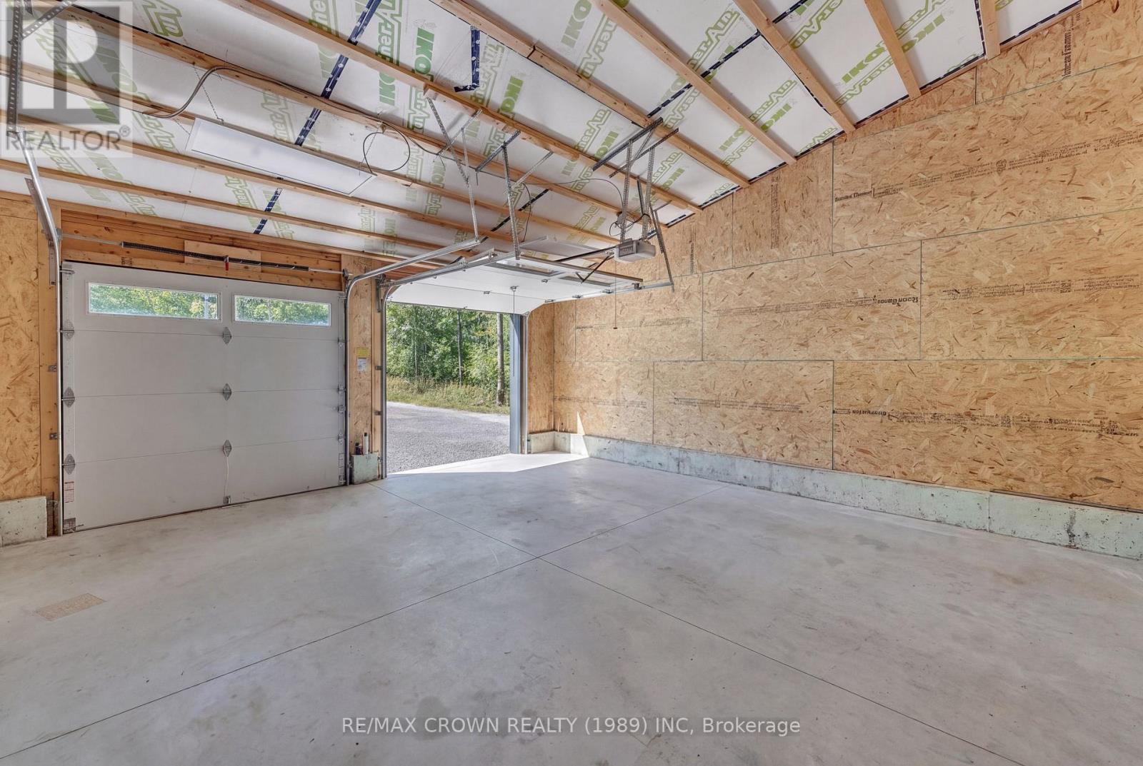 560 PINECREEK CRESCENT - 43