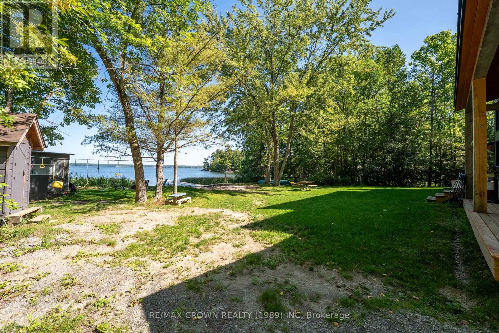 560 PINECREEK CRESCENT - 44