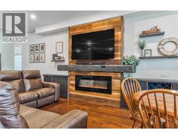 Living room - 4073 Stadelbauer Drive, Beamsville, ON L3J0S4 Photo 11