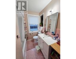Upper - 800 Davenport Road, Toronto, ON M6G2B3 Photo 9