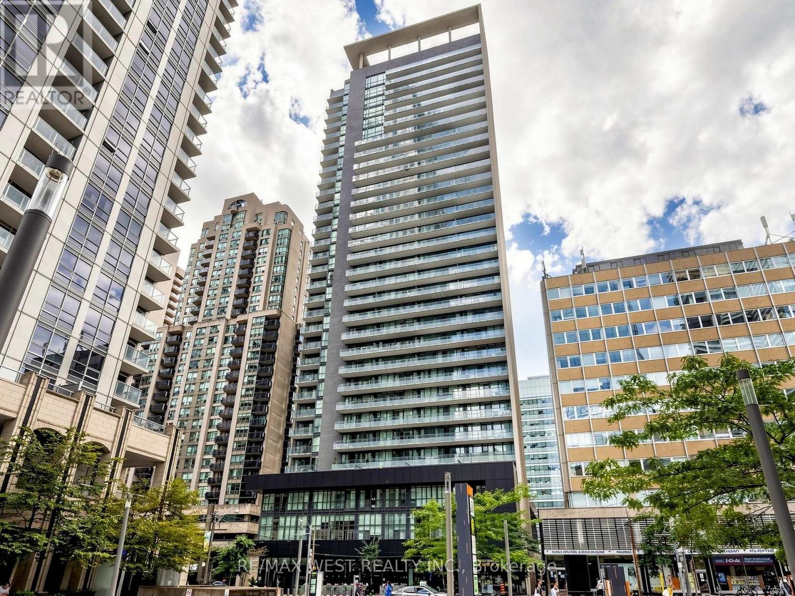 #513 770 BAY STREET - 1