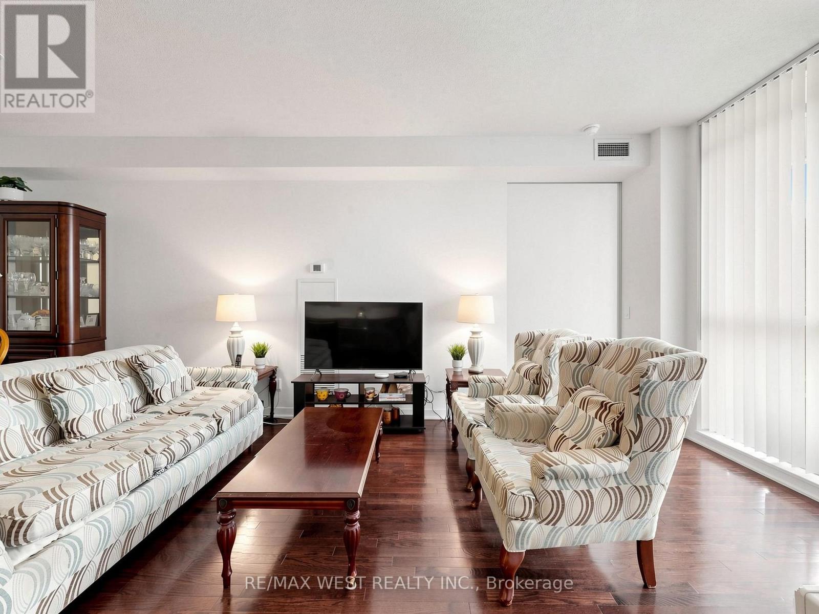 #513 770 BAY STREET - 12