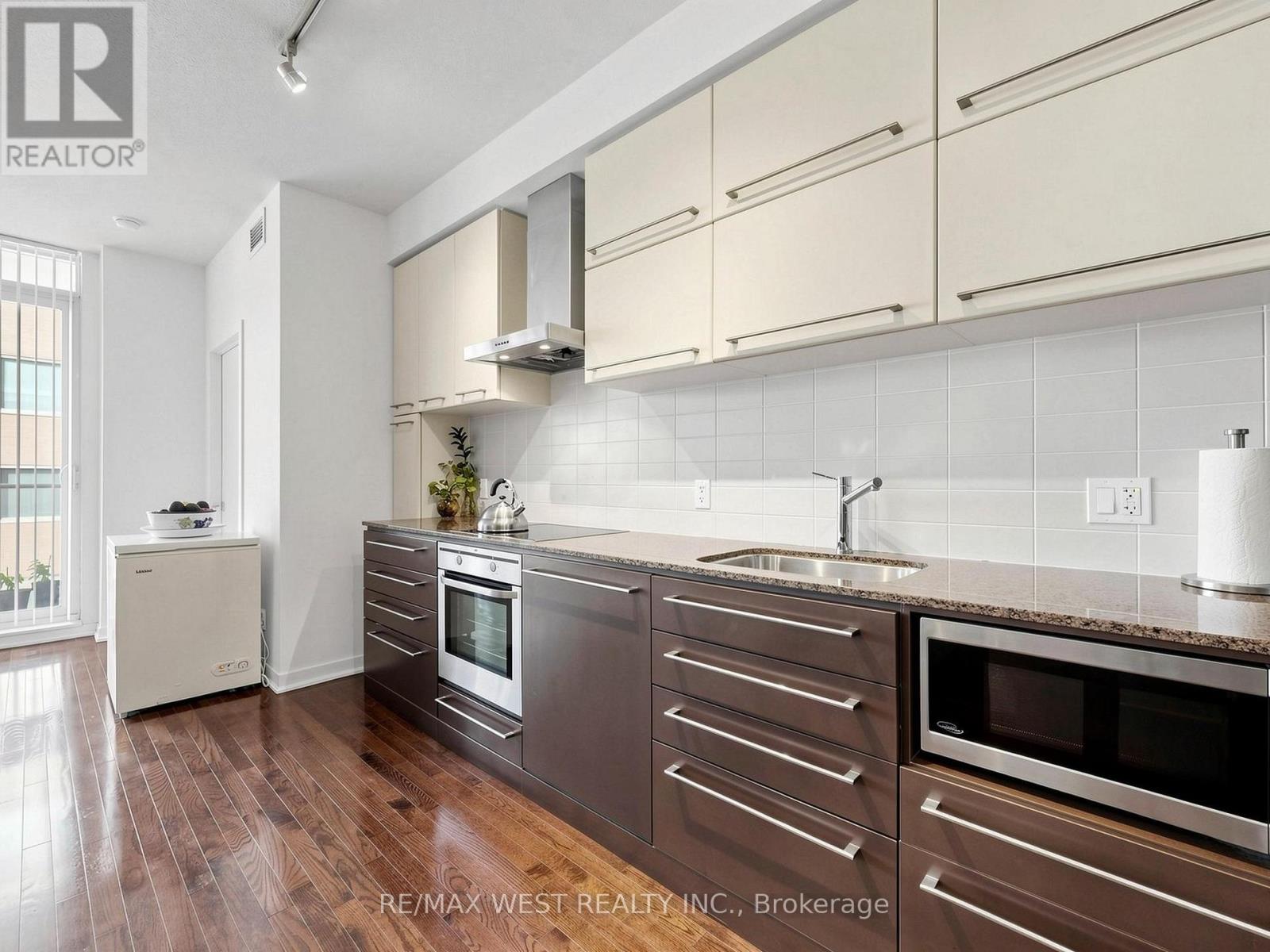 #513 770 BAY STREET - 14