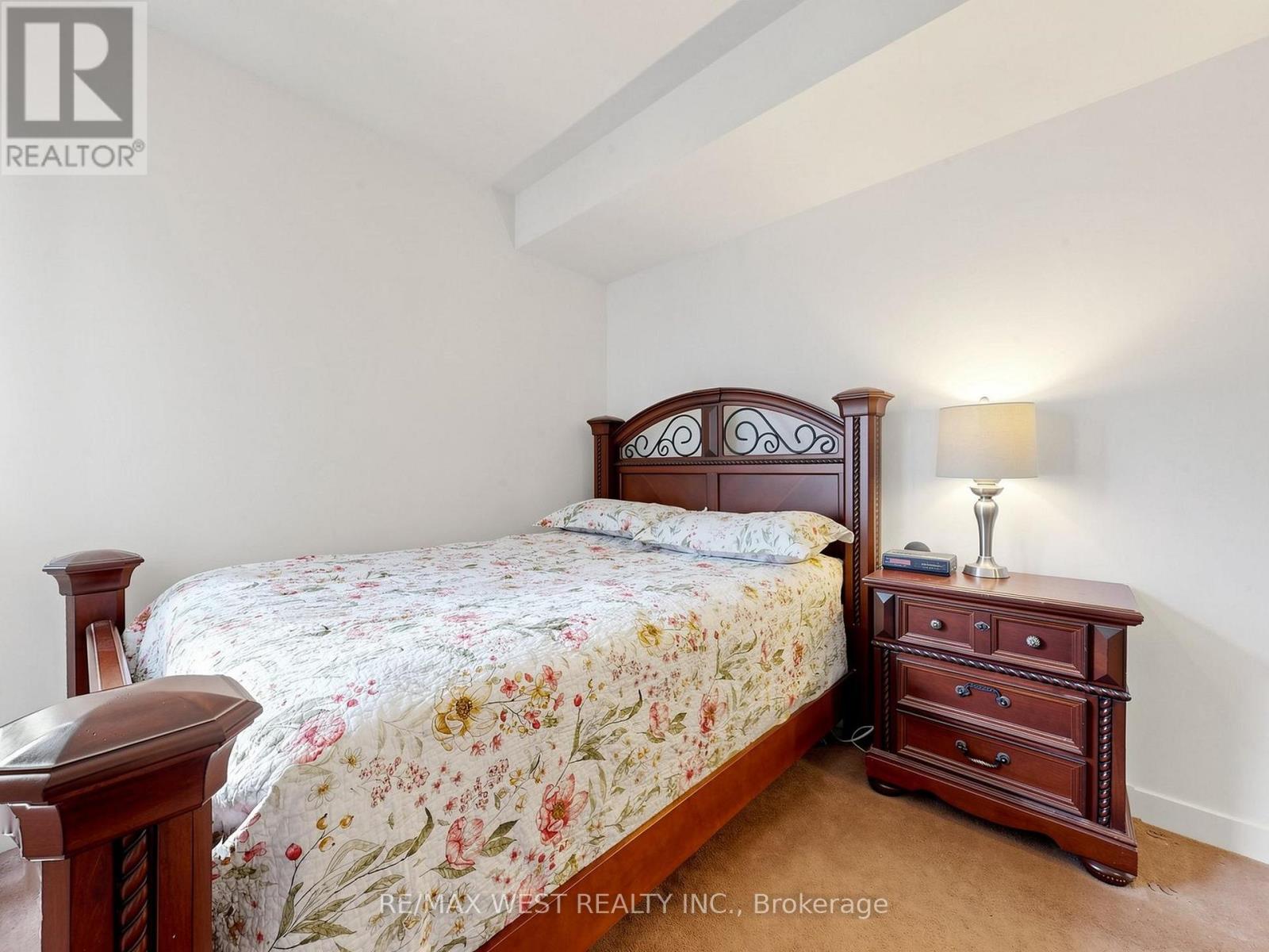 #513 770 BAY STREET - 15
