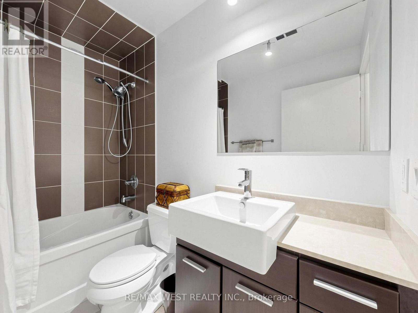 #513 770 BAY STREET - 18
