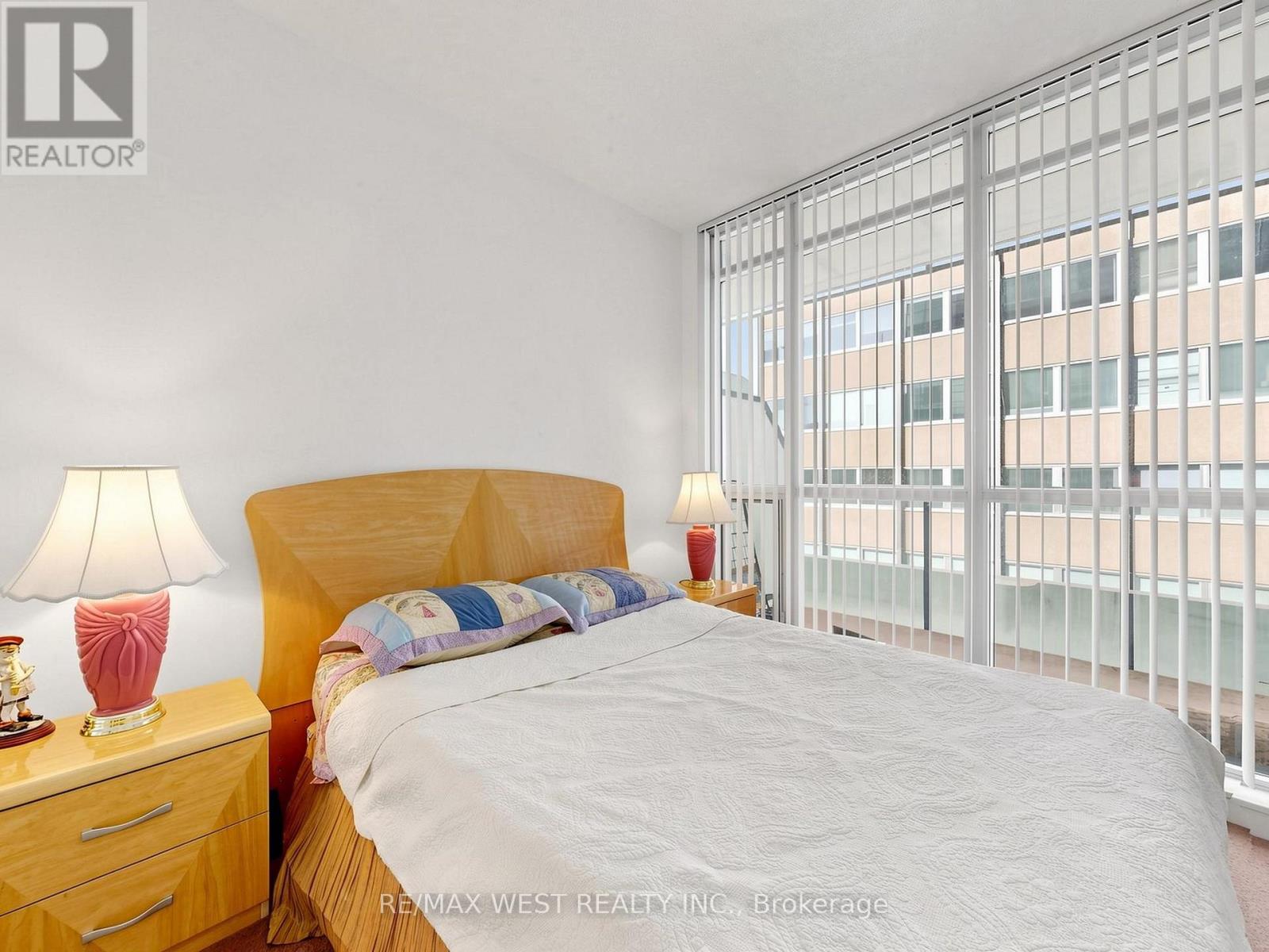 #513 770 BAY STREET - 20