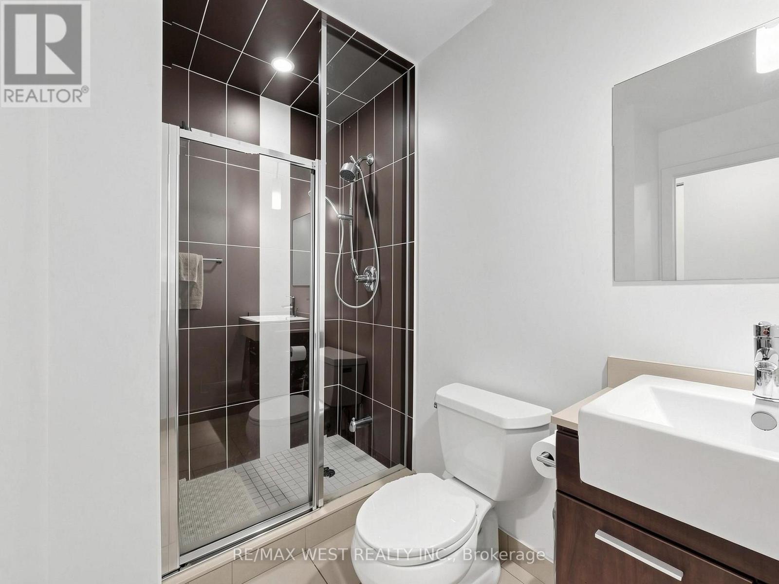 #513 770 BAY STREET - 22
