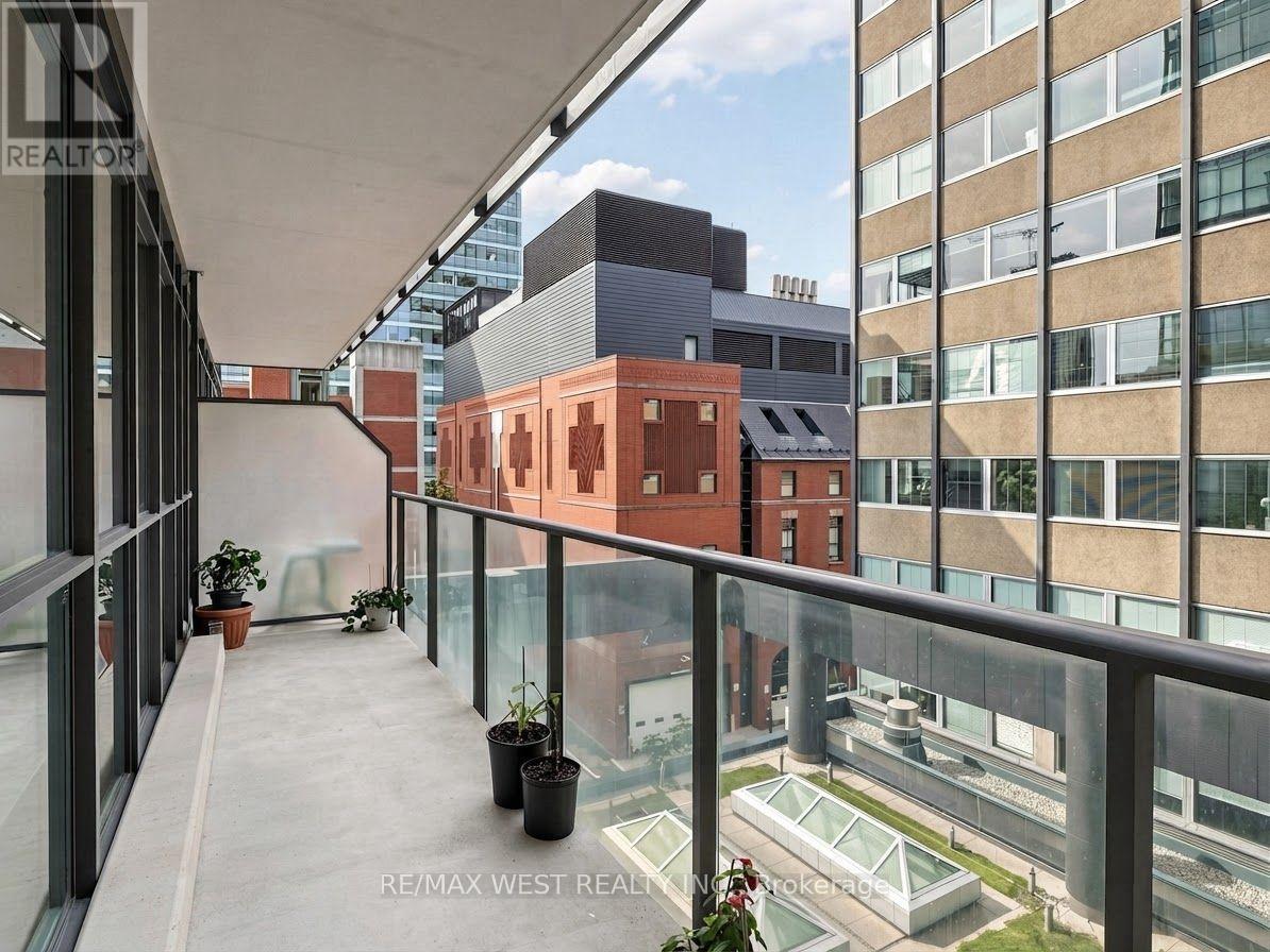 #513 770 BAY STREET - 24