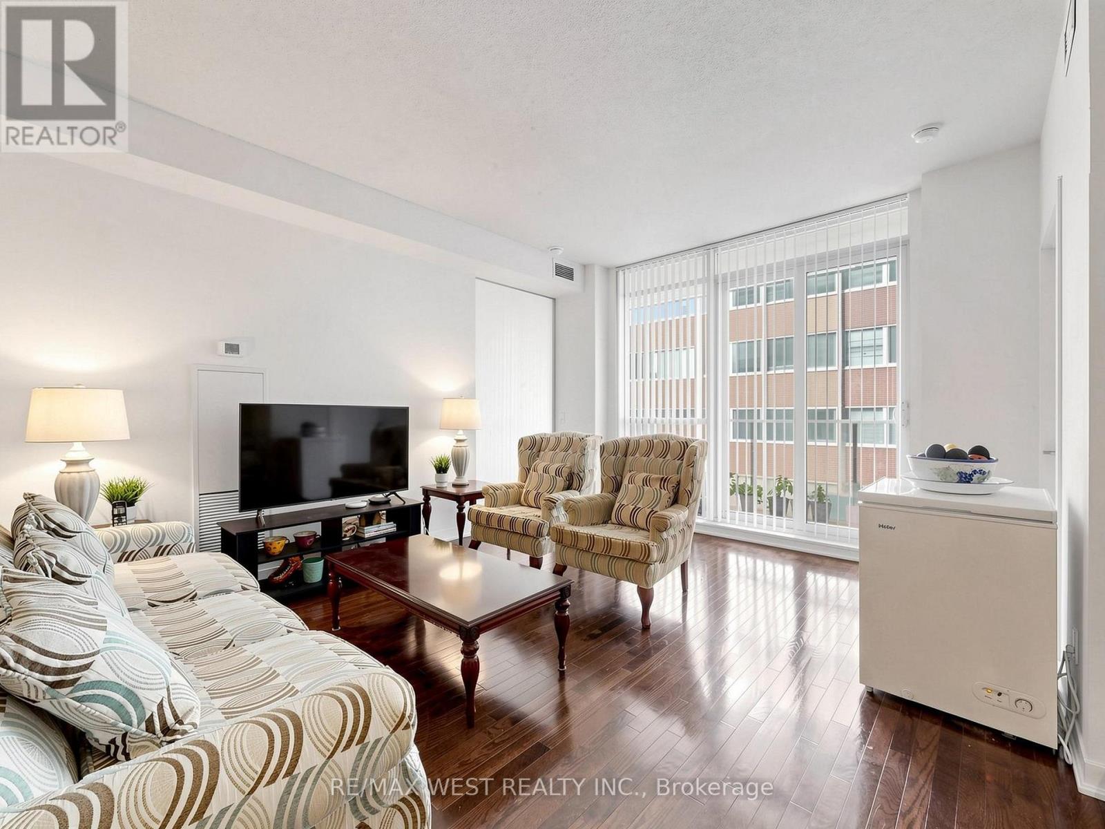 #513 770 BAY STREET - 6
