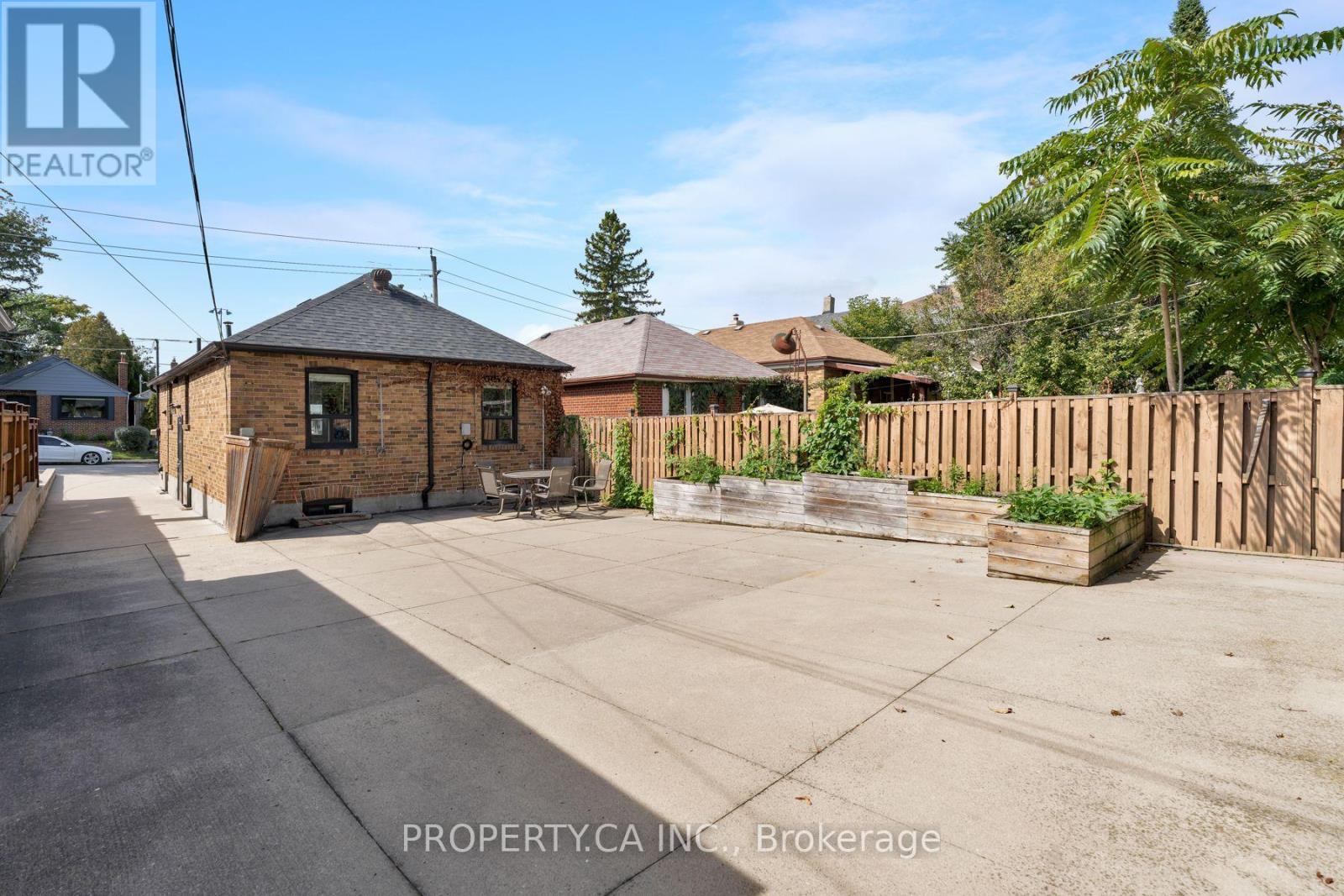 573 NORTHCLIFFE BOULEVARD - 28