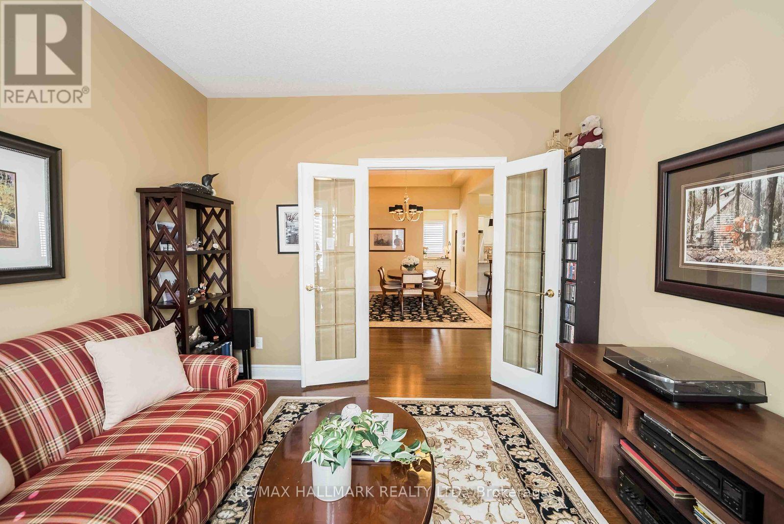 2 BERG COURT - 18