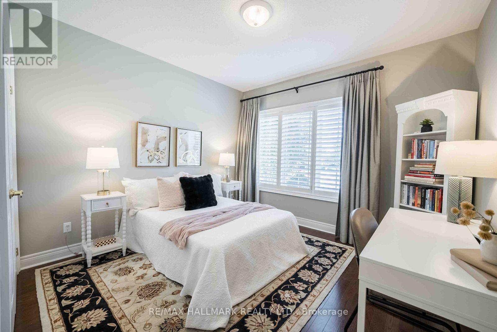 2 BERG COURT - 28