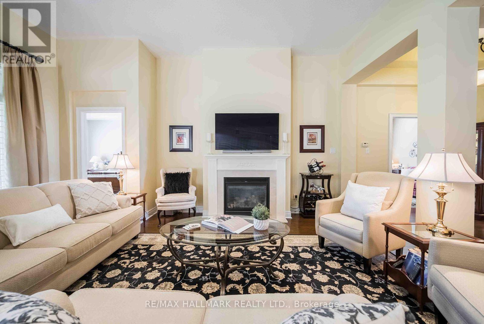 2 BERG COURT - 7