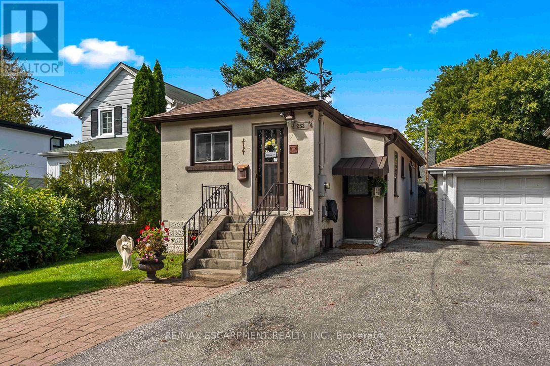 Photo of 253 Eaglewood Boulevard