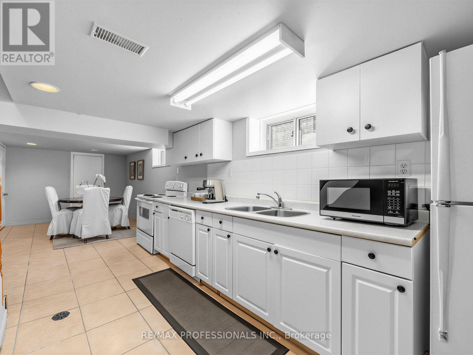 92 WESTROSE AVENUE - 32